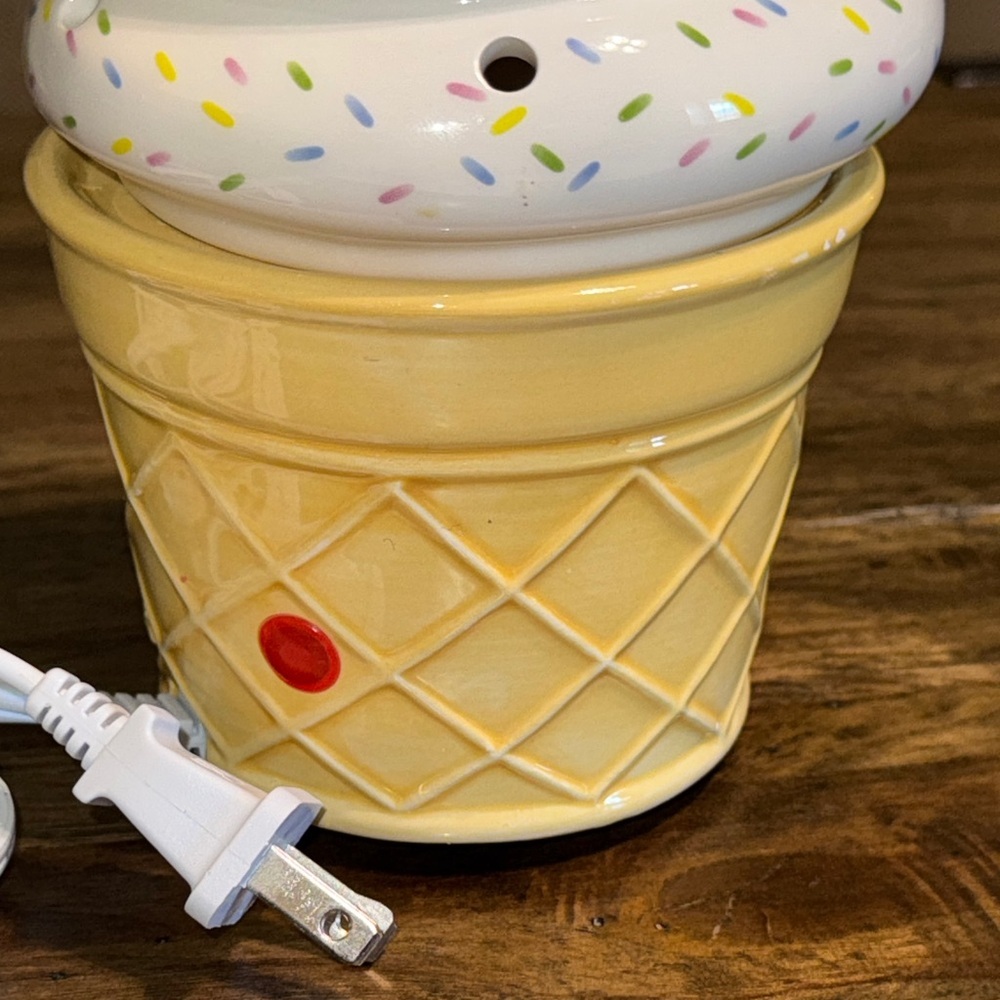 SALE Scentsy Home ICE CREAM CONE Element Fragrance Wax Melt Warmer confetti colo - Picture 5 of 10